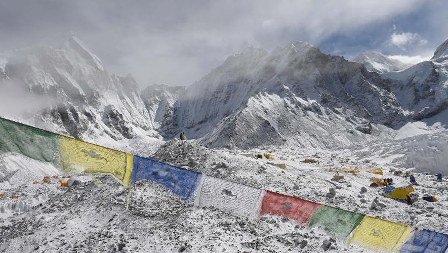 Le camp de base de l'Everest le 25 avril 2015 au lendemain de l'avalanche provoquée par le séisme