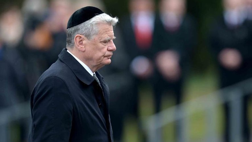 Le président allemand Joachim Gauck rend hommage à la Grande Bretagne pour la libération du camp de concentration nazi de Bergen-Belsen il y a 70 ans le 26 avril 2015