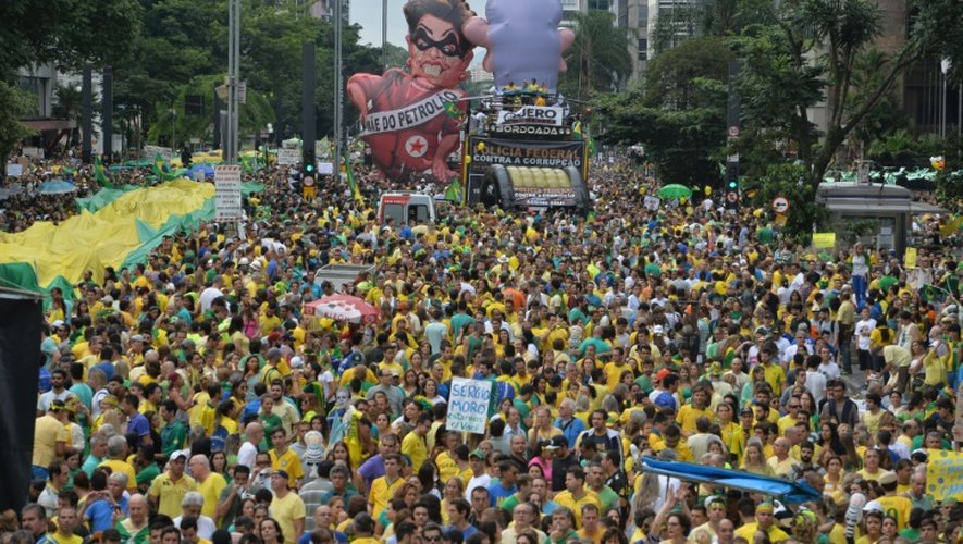 Manifestation contre la présidente du Brésil Dilma Rousseff, le 13 mars 2016 à Sao Paulo