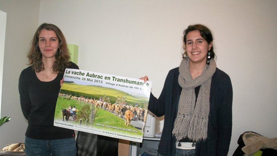Elodie Carrié et Anouk Vaysset sont en charge de la transhumance dans le nouveau bureau de l'association Tradition en Aubrac.