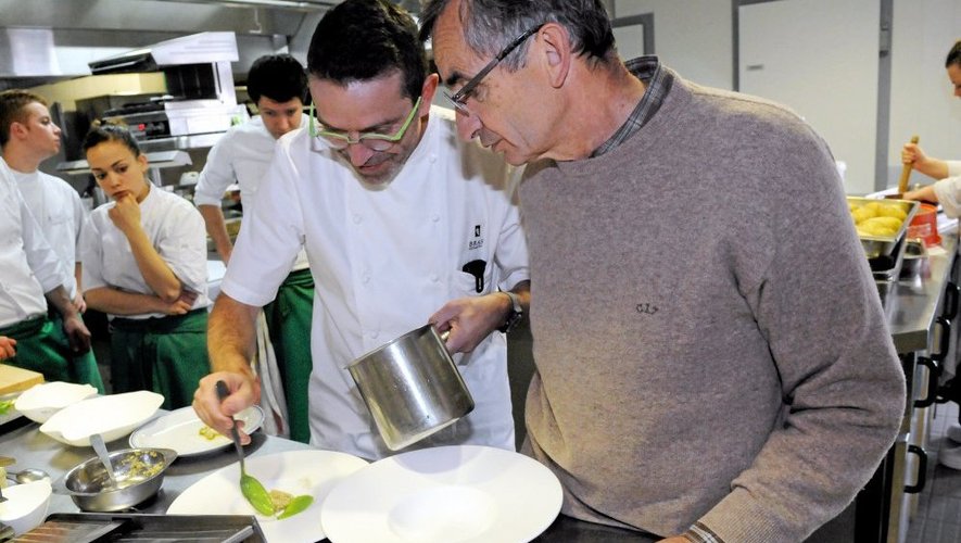 Sébastien et Michel Bras dans la cuisine du Puech du Suquet, à Laguiole, avant la réouverture du restaurant.