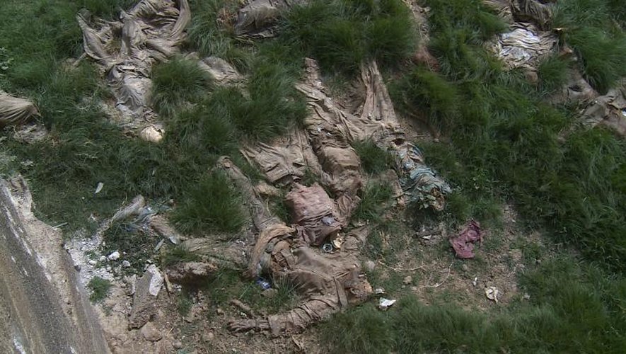 Photo prise le 20 mars 2015 de corps retrouvés près de Damasak