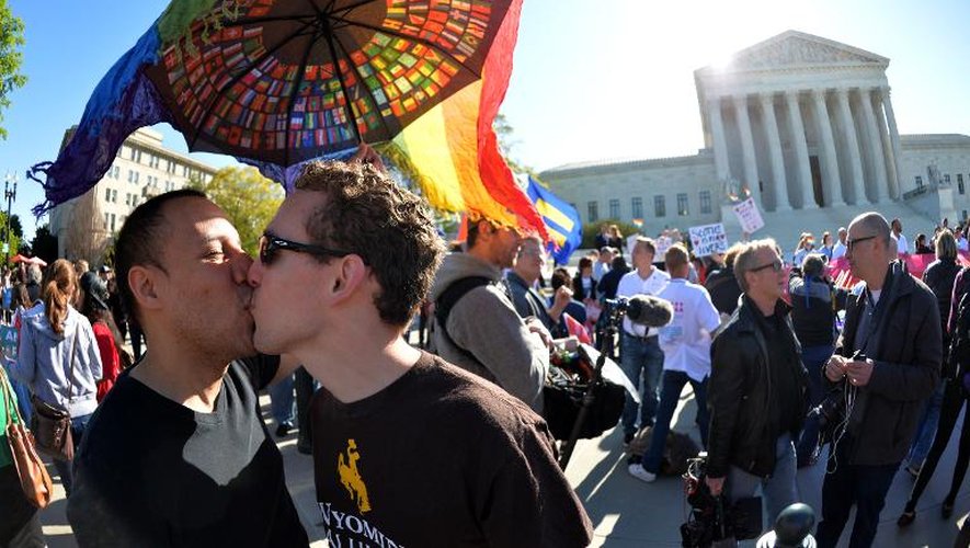 Une manifestation pro-mariage gay devant la Cour suprême de justice à Washington, le 28 avril 2015