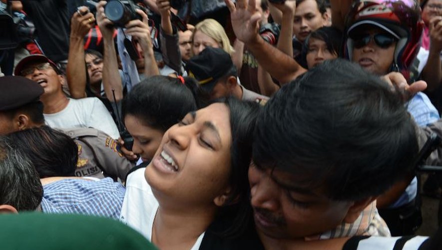 Brintha Sukumaran, la soeur de Myuran Sukumaran, l'un des Australiens condamnés à mort en Indonésie, à son arrivée le 28 avril 2015 à la prison de Nusakambangan