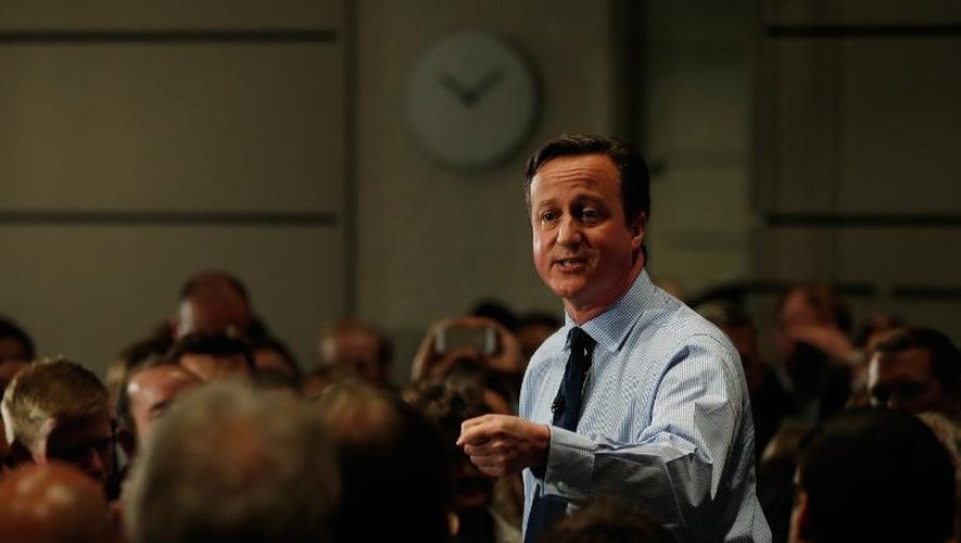 Le Premier ministre David Cameron s'exprime le 27 avril 2015 à Londres, lors d'une réunion électorale