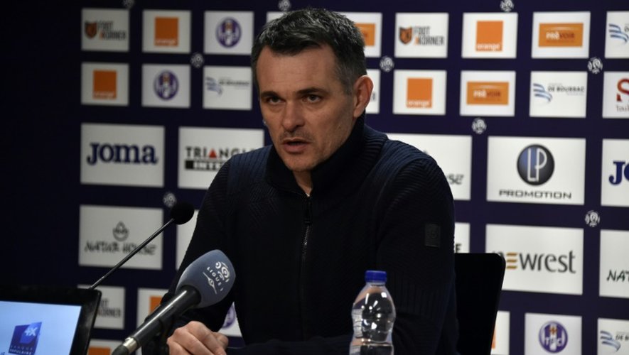 L'entraîneur de Bordeaux Willy Sagnol en conférence de presse, le 12 mars 2016 à Toulouse