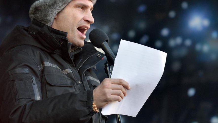 L'opposant ukrainien Vitali Klitschko prononce un discours devant les manifestants à Kiev, le 2 février 2014