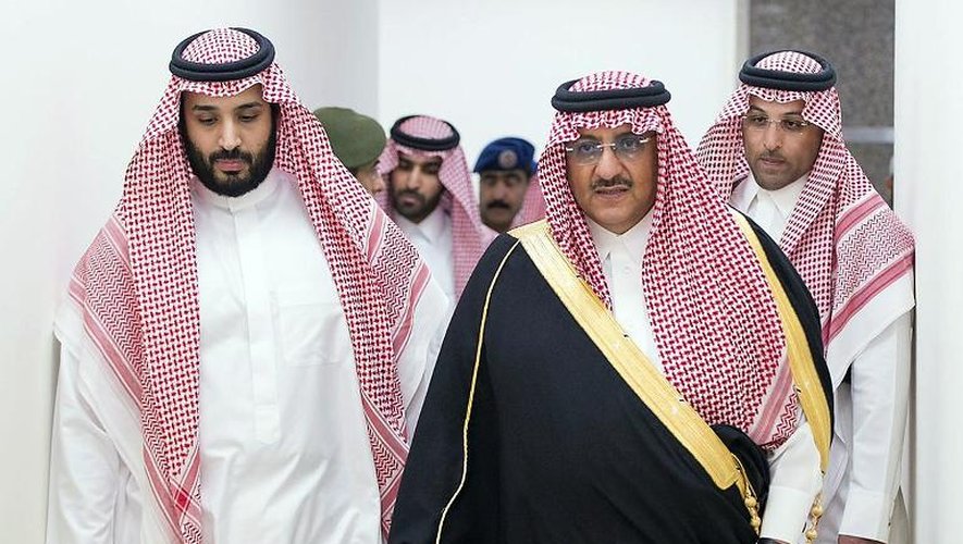 Le roi Salmane et le prince Mohammed Ben Nayef à Ryad le 26 mars 2015