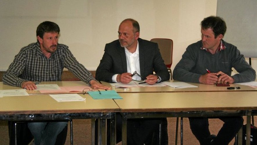 Dominique Fayel (FDSEA), Yves Censi et Patrice Falip (JA) ont échangé sur la situation de l'élevage aveyronnais et français.