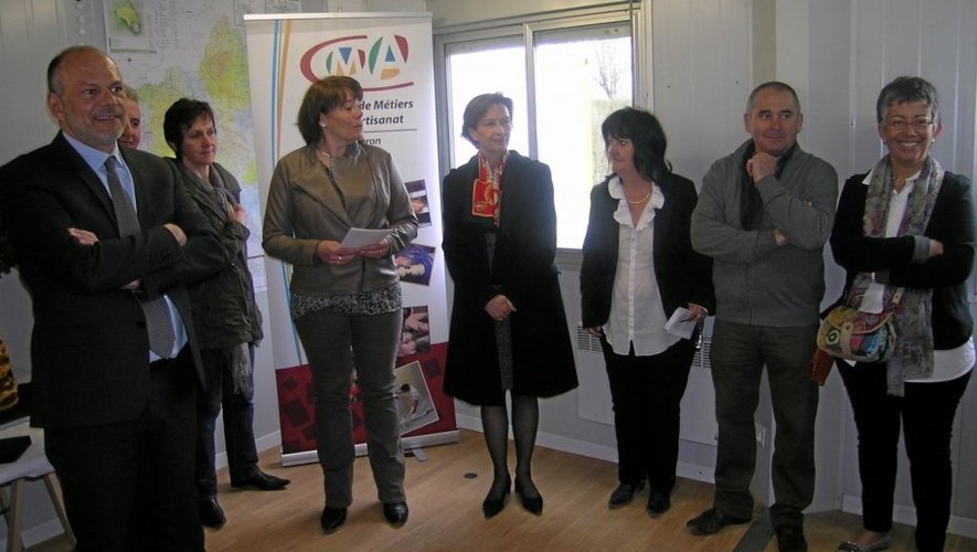 Christine Sahuet (au centre) a lancé l'opération de la chambre de métiers en compagnie de Yves Censi, député et de Cécile Pozzo di Borgo, préfète de l'Aveyron.