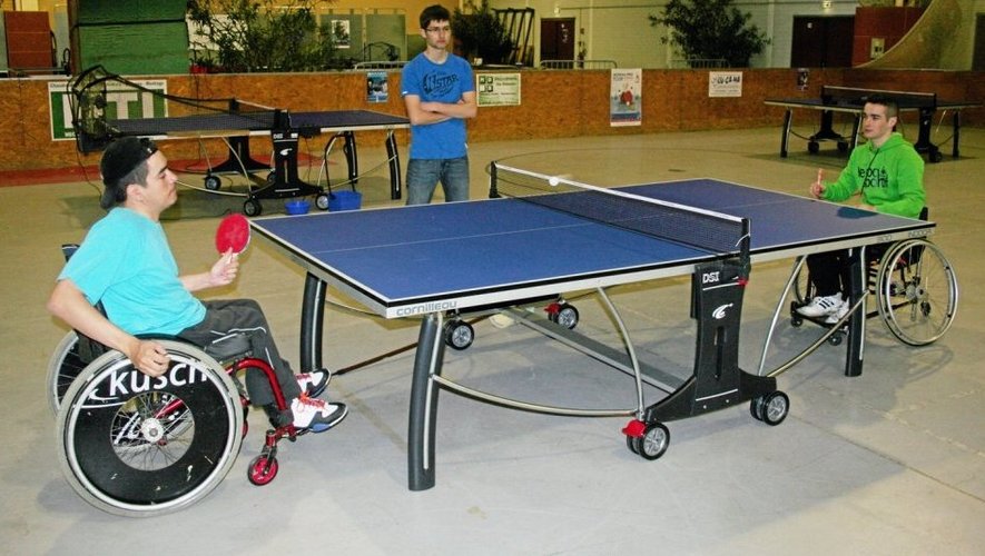 Le ping pong, ou tennis de table, s'adapte à tous les publics.