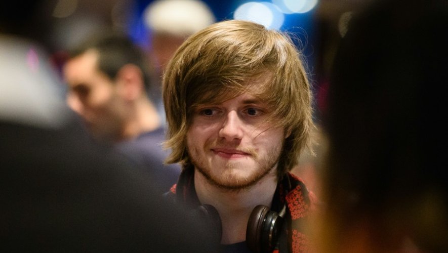 Le joueur de poker britannique Charlie Carrel lors d'un tournoi au casino Grosvenor Victoria à Londres, le 26 novembre 2015