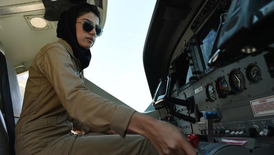 Niloofar Rahmani, première femme pilote afghane, le 26 avril 2015 à Kaboul