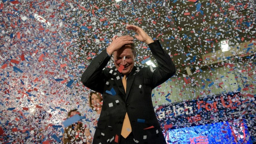 Kasich célèbre sa victoire aux primaires dans l'Ohio, le 15 mars 2016 à l'université Baldwin Wallace (Ohio)