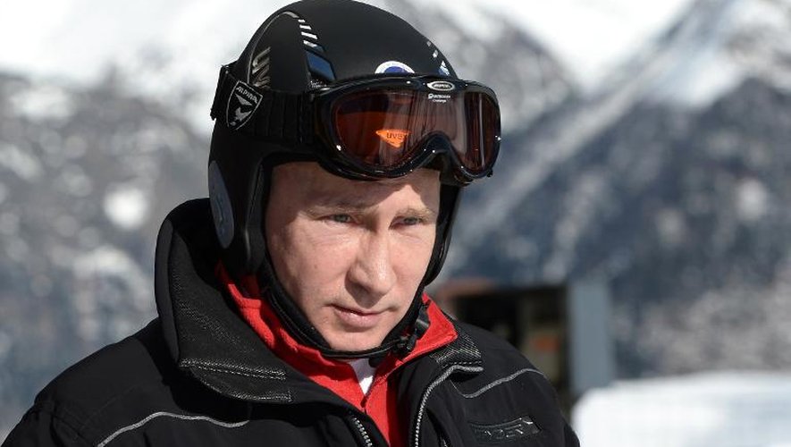 Le président russe Vladimir Poutine skiant à Sotchi, le 3 janvier 2014