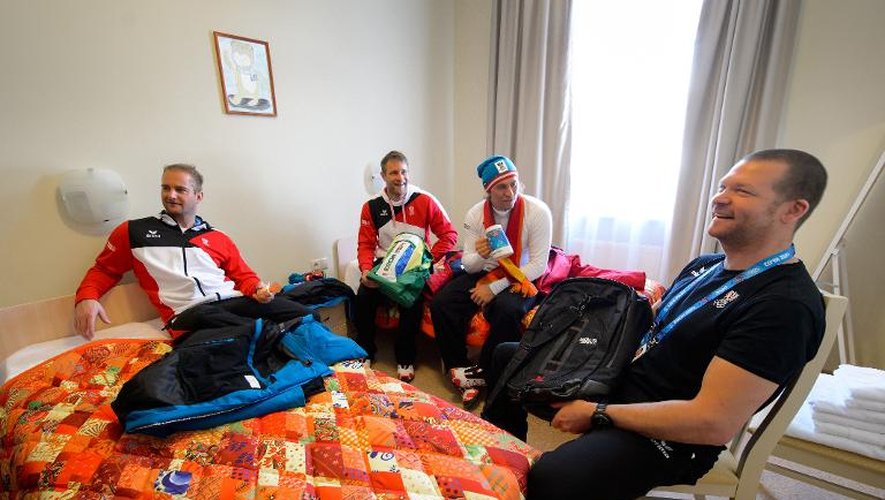 Les skieurs alpins autrichiens (de g à d) Georg Streitberger, Romed Baumann, Max Franz et Klaus Kroell dans une chambre du village olympique, le 4 février 2014 à Rosa Khutor