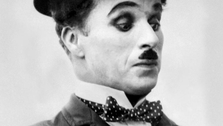 Photo non-datée de Charles Spencer Chaplin, plus connu sous le nom de Charlie Chaplin, interprétant le personnage de "Charlot"