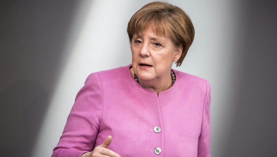 La chancelière Angela Merkel s'exprime devant la Chambre basse du Parlement, le 16 mars  2016 à Berlin