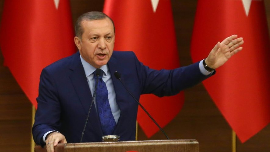 Le président turc Recep Tayyip Erdogan s'exprime devant des élus à Ankara, le 16 mars 2016