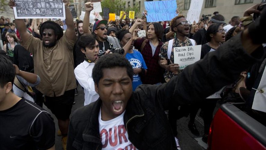 Des manifestants défilent le 29 avril 2015 à Baltimore