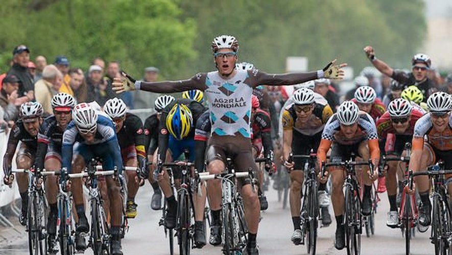 Samedi, Étienne Fabre a remporté au sprint la 3e étape du circuit de Saône-et-Loire.