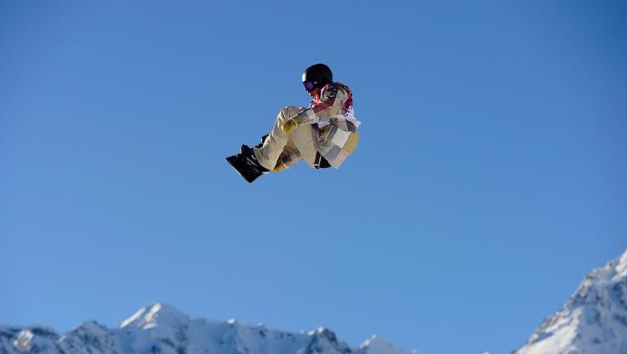 Le sportif américain Charles Guldemond pendant les qualifications de l'épreuve de slopestyle hommes du surf des neiges, à Sotchi le 6 février 2014