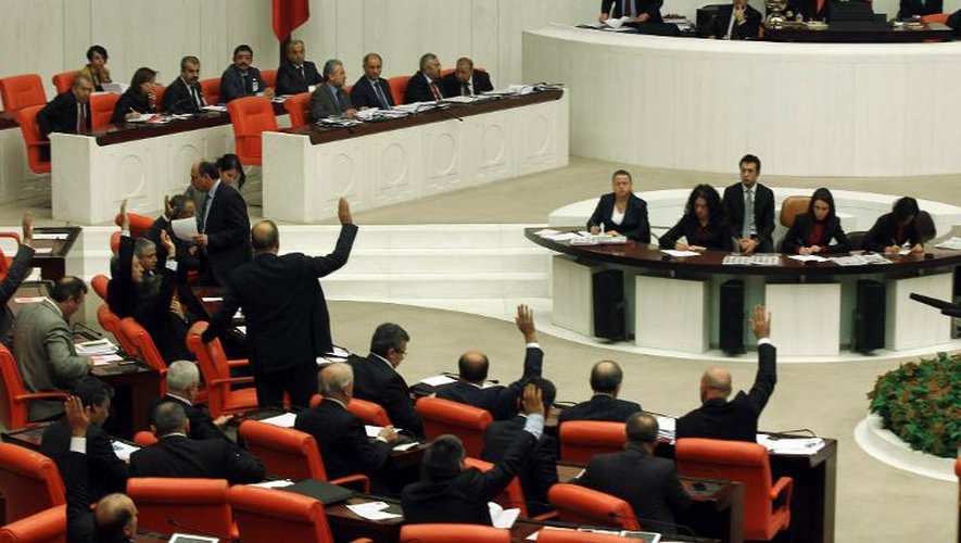 Les députés turcs débattent des nouvelles dispositions renforçant le contrôle de l'Etat sur internet, le 5 février 2014 au Parlement à Ankara