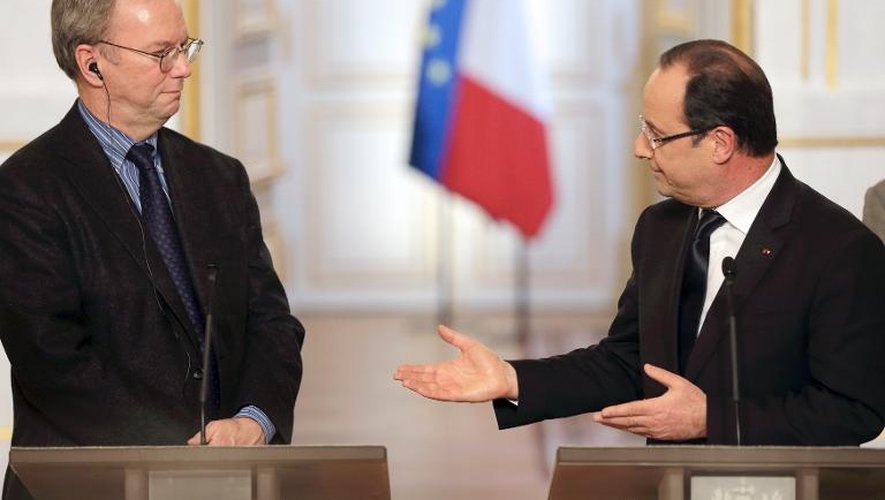 François Hollande et le président de Google Eric Schmidt lors d'une conférence de presse après la signature d'un accord à l'Elysée le 1er février 2014