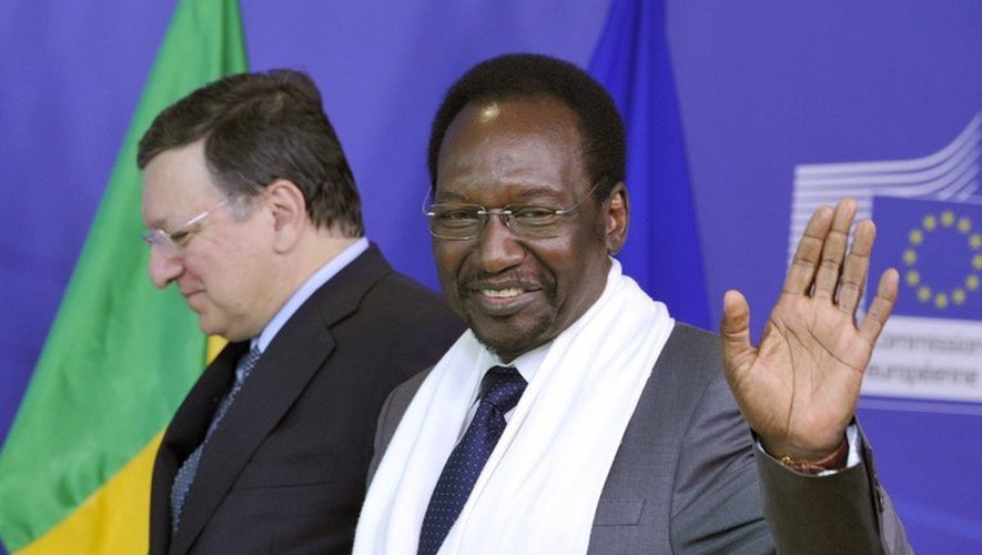 Le chef de l'Etat malien, Dioncounda Traoré (d), et le président de la Commission européenne, Jose Manuel Barroso (g), le 14 mai 2013 à Bruxelles