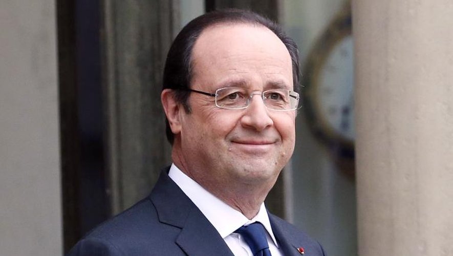 Le président François Hollande sur le perron de l'Elysée, à Paris, le 6 février 2014