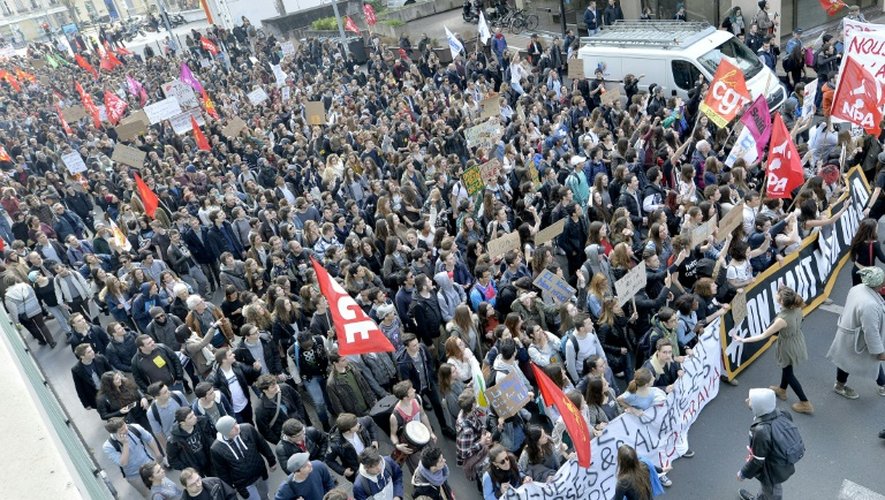 Manifestation de jeunes à Bordeaux contre la loi Travail, le 17 mars 2016