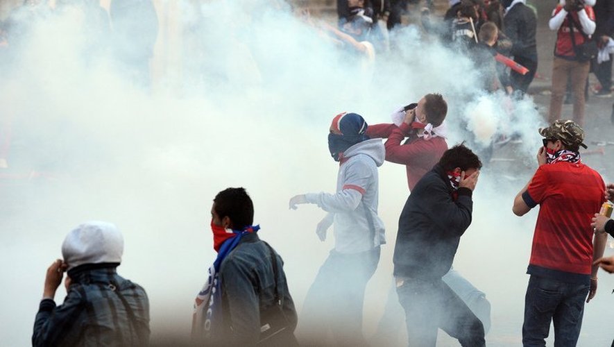 Des affrontements entre supporteurs du PSG et forces de l'ordre, le 13 mai 2013 à Paris