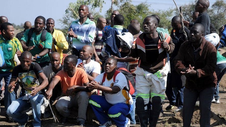 Des mineurs de Marikana en grève le 14 mai 2013