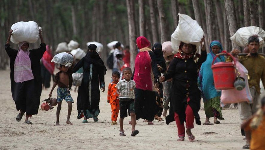 Des Bangladais évacués le 15 mai 2013 à Cox's Bazar
