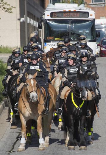 La police montée déployée le 2 mai 2015 à Baltimore