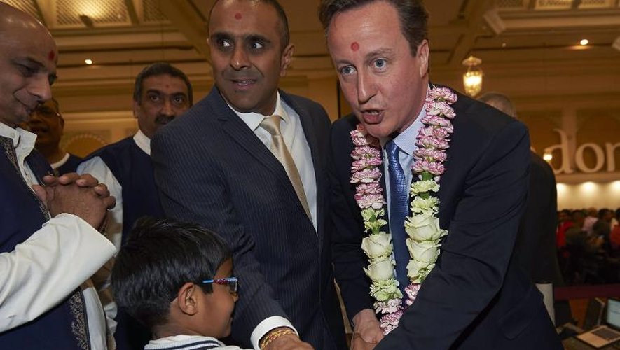 David Cameron en campagne dans le temple hindouiste Neasden de Londres, le 2 mai 2015