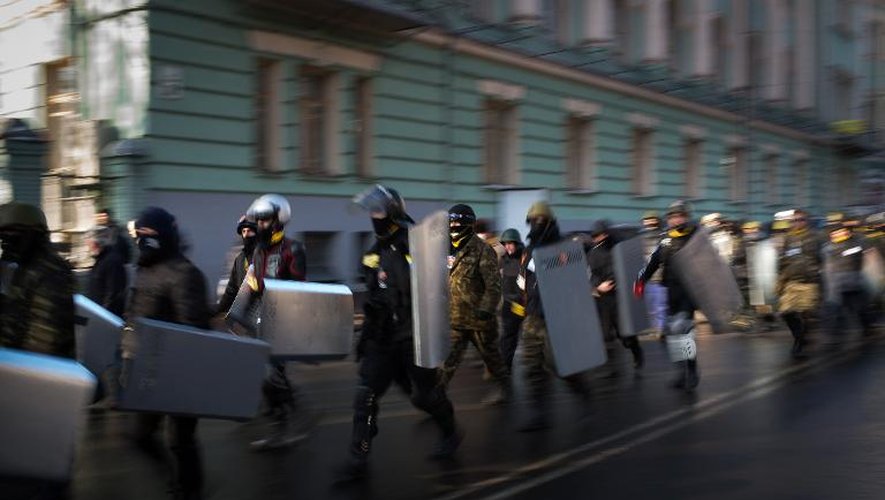 Colonne de manifestants anti-gouvernementaux à Kiev le 6 février 2014