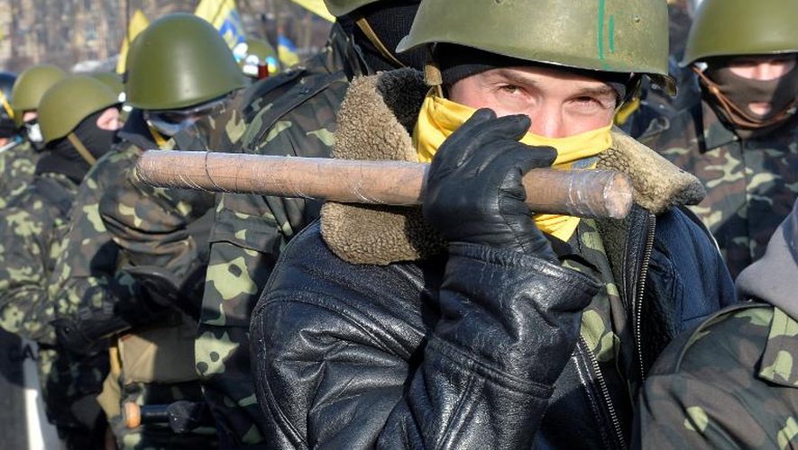 Des manifestants anti-gouvernementaux à Kiev le 6 février 2014, près du Parlement