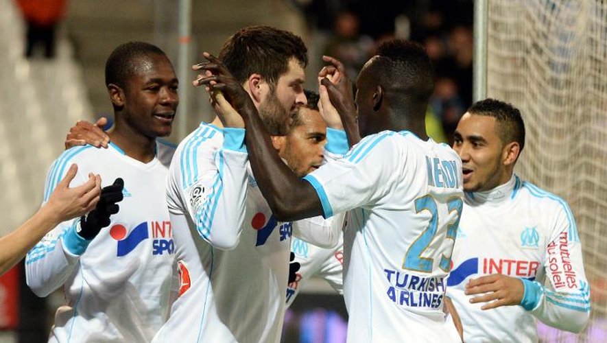 L'attaquant de Marseille André-Pierre Gignac (2e g) est félicité par ses partenaires après le but marqué contre Bastia, le 8 février 2014 au Vélodrome