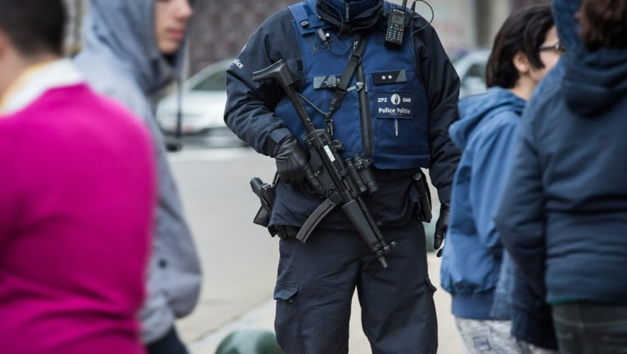 Un policier belge dans le quartier  bruxellois de Molenbeek, le 18 mars  2016