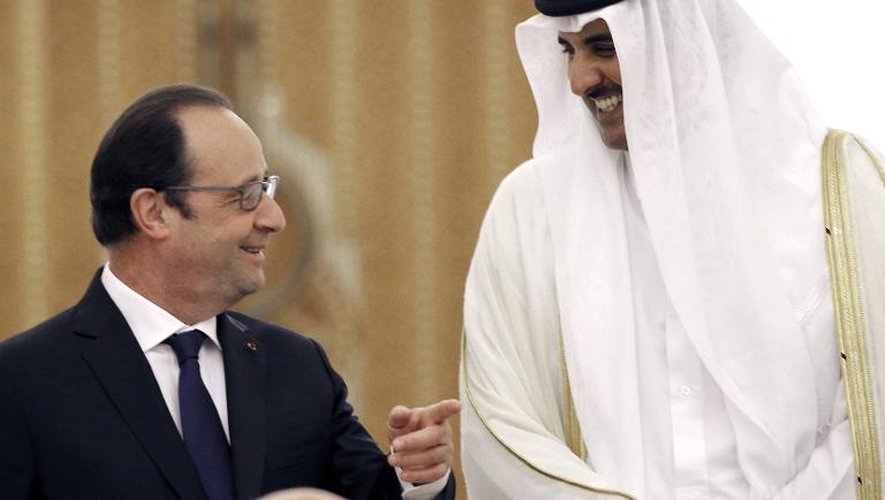 Le président François Hollande et l'émir du Qatar cheikh Tamin ben Hamad Al-Thani le 4 mai 2015 à Doha