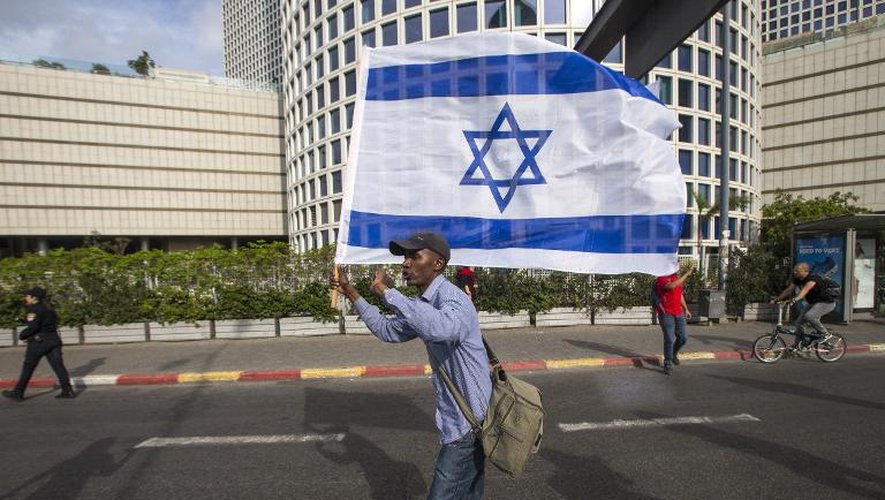 Des israéliens d'origine éthiopienne manifestent à Tel Aviv le 3 mai 2015