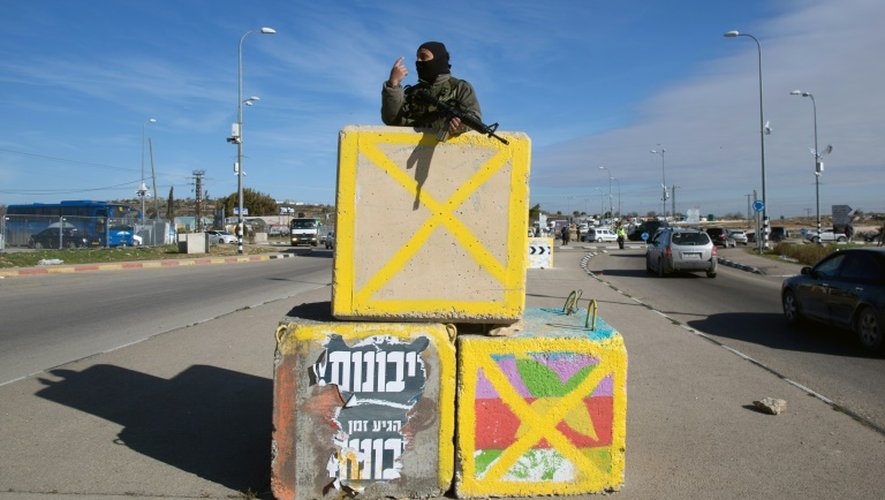 Un garde-frontière israélien à Hébron en Cisjordanie occupée, le 5 janvier 2016