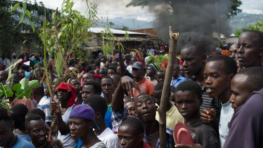 Des manifestants dans le quartier de Musaga à Bujumbura, au Burundi, le 4 mai 2015