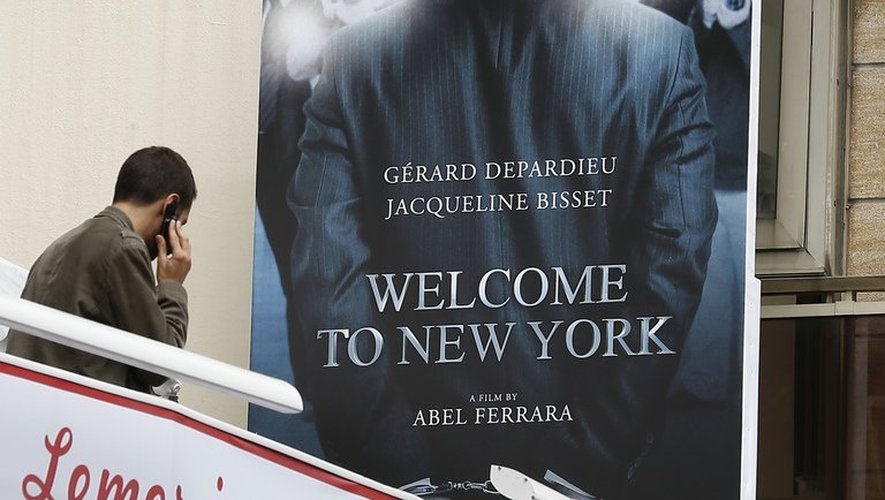 L'affiche du film "Welcome to New York" d'Abel Ferrara sur le scandale du Sofitel déployée à Cannes, le 16 mai 2013