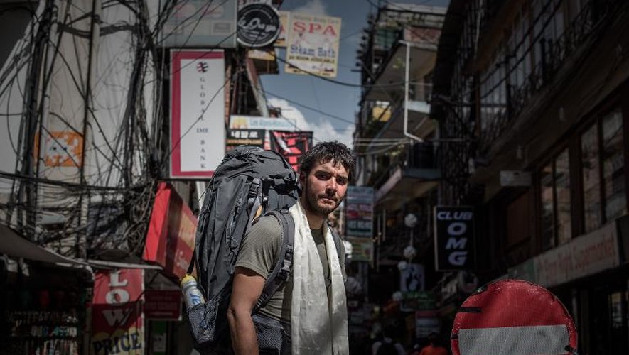 Bastian Fleury, 24 ans, dans les rues de Katmandou après six jours sur l'Everest, coupé du monde