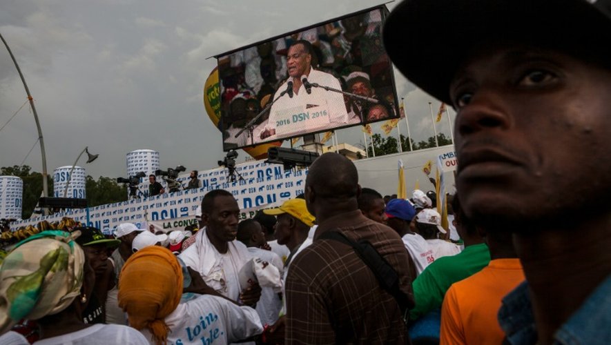 Des partisans du président congolais Denis Sassou Nguesso lors d'un de ses meetings, le 18 mars 2016 à Brazzaville