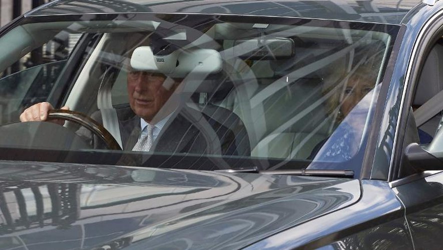 Le prince Charles et sa femme  Camilla à la sortie de Kensington Palace le 3 mai 2015 à Londres