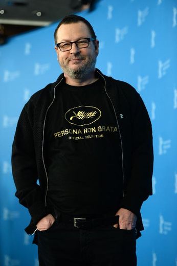 Le réalisateur danois Lars von Trier apparaissant à la conférence de presse de la berlinale avec un T-shirt portant l'inscription "persona non grata" à Cannes, le 9 février 2014