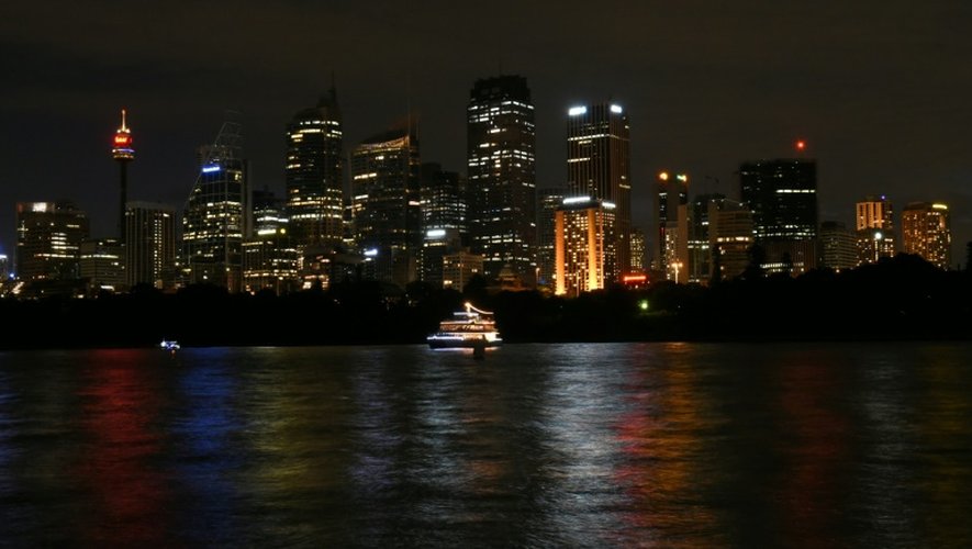 La baie de Sydney avant l'extinction des lumières dans le cadre de l'opération mondiale "Une heure pour la planète", le 19 mars 2016